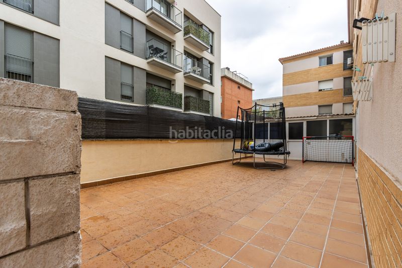 Foto 75d671e7-58c1-4cdb-9330-9a667122d45e. Piso planta baja única con patio de 200m luz, amplitud y tu propia zona de aparcamiento junto a est en Terrassa