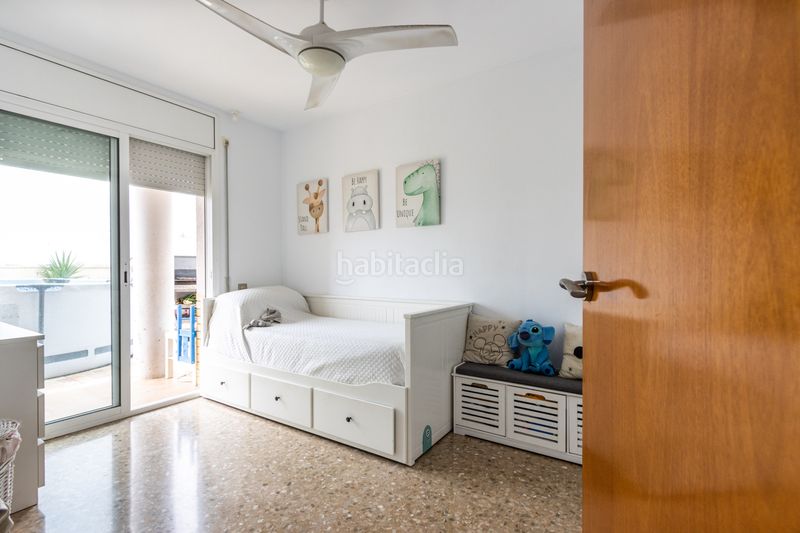 Foto 7c7339c7-4f50-48a0-95c4-378fa1a07f81. Piso planta baja única con patio de 200m luz, amplitud y tu propia zona de aparcamiento junto a est en Terrassa