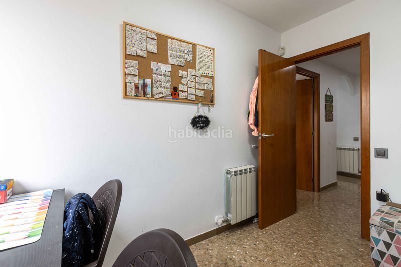 Foto 852c2e79-bf17-46ce-86ed-c3373542447f. Piso planta baja única con patio de 200m luz, amplitud y tu propia zona de aparcamiento junto a est en Terrassa