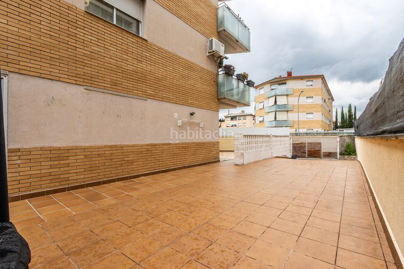 Foto 86da745c-e14b-4f47-90dd-c6e5240b922e. Piso planta baja única con patio de 200m luz, amplitud y tu propia zona de aparcamiento junto a est en Terrassa