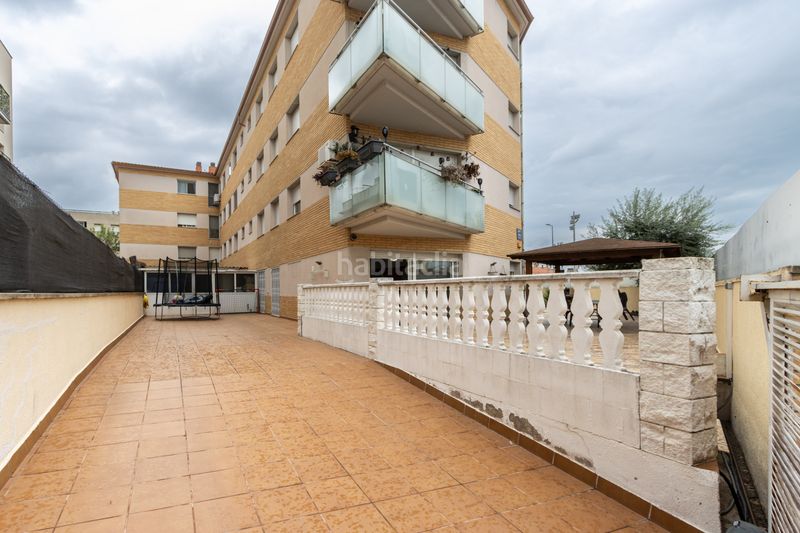 Foto 9b5c590b-caf8-4ea5-a4c5-c8f317dde93a. Piso planta baja única con patio de 200m luz, amplitud y tu propia zona de aparcamiento junto a est en Terrassa