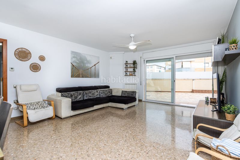 Foto a33ea4f8-0307-4e57-8821-c452f4de309f. Piso planta baja única con patio de 200m luz, amplitud y tu propia zona de aparcamiento junto a est en Terrassa