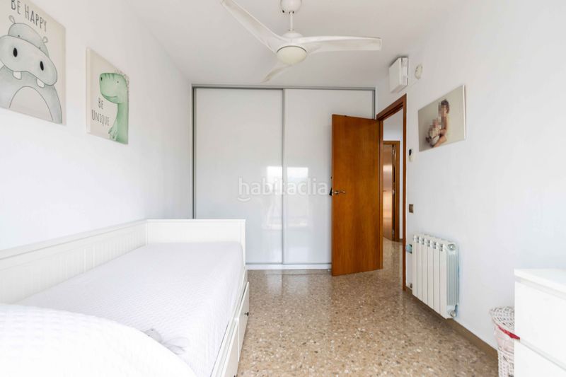 Foto b09853db-e3a5-4ef2-b024-64da44ef009e. Piso planta baja única con patio de 200m luz, amplitud y tu propia zona de aparcamiento junto a est en Terrassa