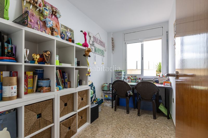 Foto c092e76f-b6ec-4e8e-8d3d-e63cbb9c7e61. Piso planta baja única con patio de 200m luz, amplitud y tu propia zona de aparcamiento junto a est en Terrassa