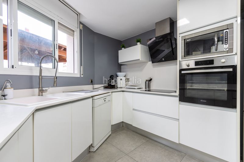Foto caf2de96-a823-441c-b8c7-80fe843cf151. Piso planta baja única con patio de 200m luz, amplitud y tu propia zona de aparcamiento junto a est en Terrassa