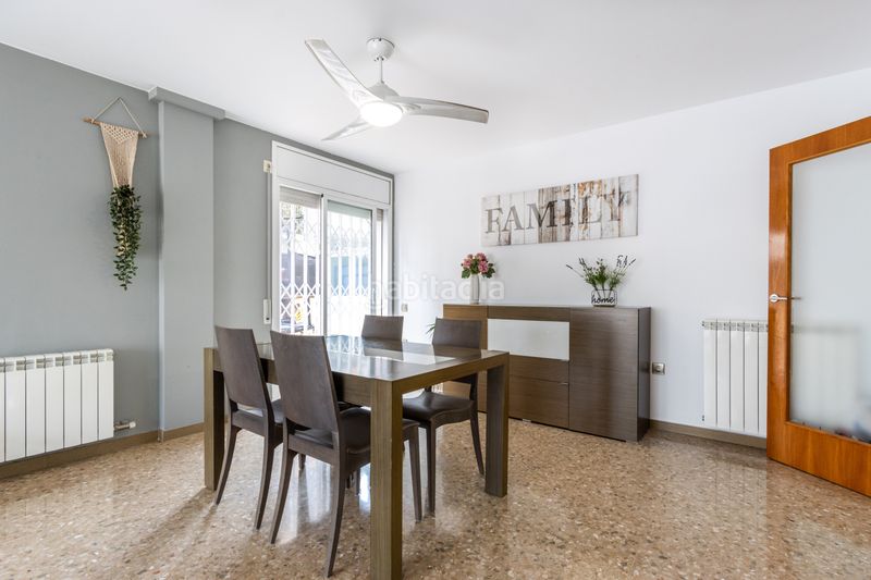 Foto cf0ef4fc-d6b6-40a0-b5fa-724bee16ab1e. Piso planta baja única con patio de 200m luz, amplitud y tu propia zona de aparcamiento junto a est en Terrassa