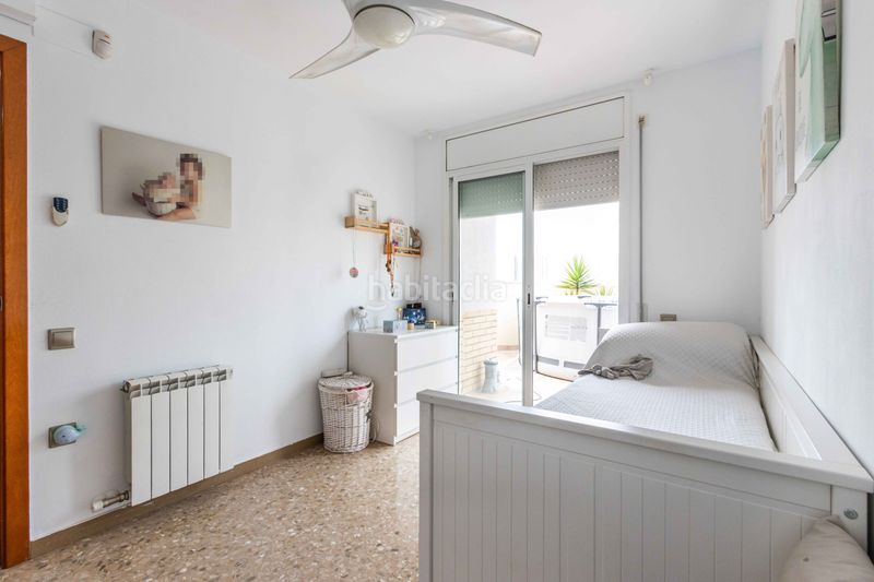Foto da1e846a-842f-4a3a-b2fc-25a85262bd53. Piso planta baja única con patio de 200m luz, amplitud y tu propia zona de aparcamiento junto a est en Terrassa