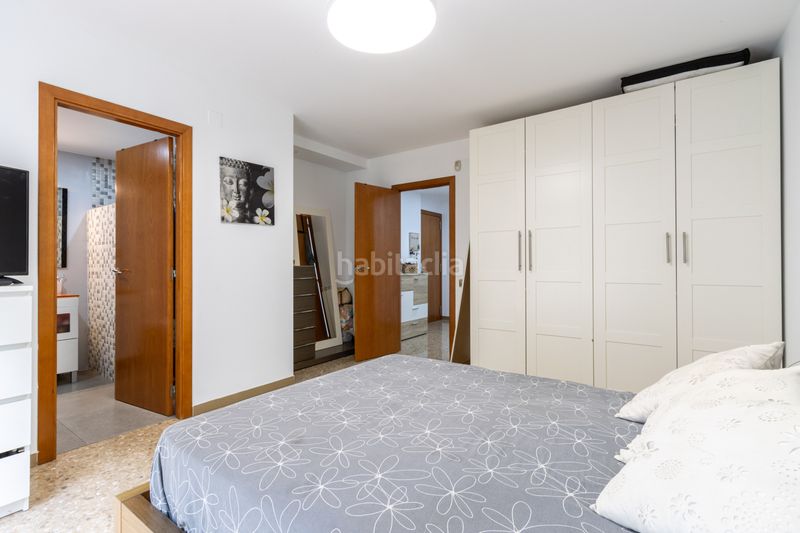 Foto f8a5de30-b43a-4008-809e-fc82a2a3e214. Piso planta baja única con patio de 200m luz, amplitud y tu propia zona de aparcamiento junto a est en Terrassa