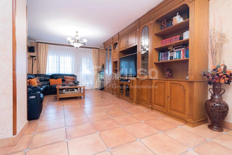 Foto 2bd13ca2-c582-4928-9c8a-fbd949cff204. Chalet  independiente en venta en Los Villares Arganda del Rey