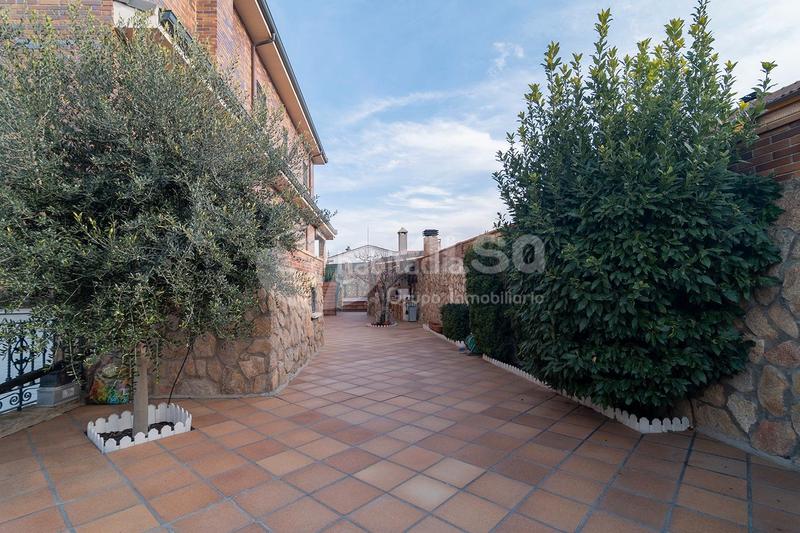 Foto 88140962-7880-4bb2-a6b9-738681658a29. Chalet  independiente en venta en Los Villares Arganda del Rey
