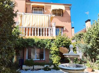Casa adosada en Los Villares. Chalet adosado en venta en arganda del rey