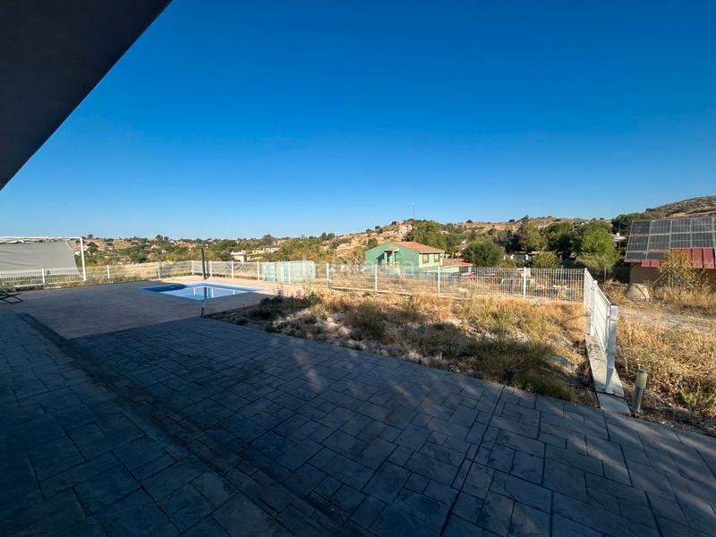 Foto 93d4ef54-daf1-43ee-8380-35212c9d422d. Chalet con riscaldamento parcheggio piscina in Villarejo de Salvanés