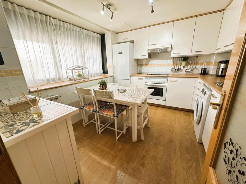 Foto a908412d-d19a-4e1d-9487-8f65f5493e12. Casa adossada amb calefacció aparcament piscina a Arganda del Rey