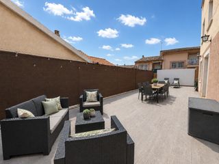 Towny house in Loeches. Chalet pareado con jardín en venta en loeches