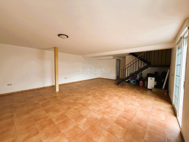 Foto 277230de-15a0-422e-9839-760f78722083. Casa aparellada amb calefacció a Loeches