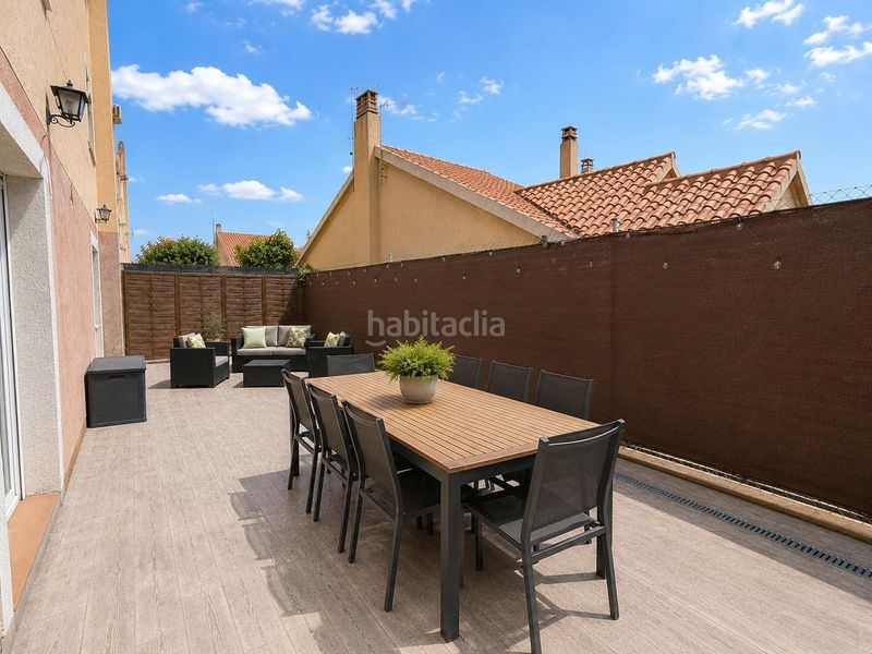 Foto 4b894358-73a9-4470-9be0-7f9c3e04d45e. Casa aparellada amb calefacció a Loeches