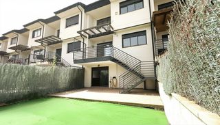 Casa adossada a Perlita. Chalet adosado en venta en zona la perlita