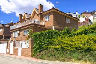 Casa aparellada a Los Villares. Chalet pareado en venta en arganda del rey