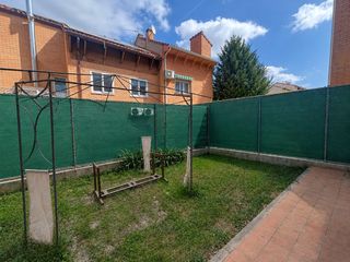 Maison jumelée à El Mirador-El Grillero. Chalet adosado en venta en arganda del rey