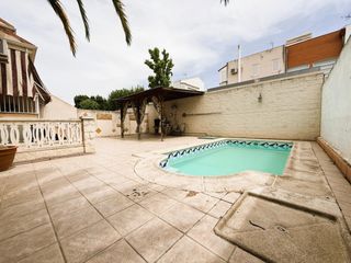 Maison jumelée à Los Villares. Exclusivo chalet unifamiliar con piscina en los villares – argan