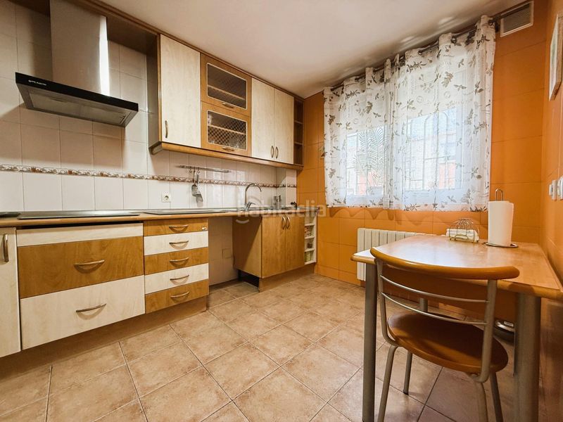 Foto 838d61fb-9cea-455e-b6c9-d0a3fd55489f. Casa aparellada amb calefacció aparcament piscina a Arganda del Rey