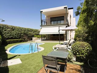 Chalet à Los Villares. Chalet independiente en parcela de 543 m² con piscina, en la zon