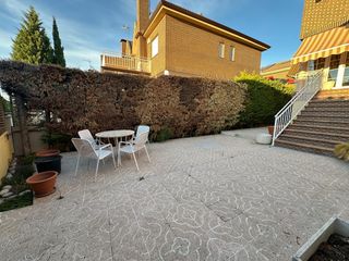Casa aparellada a Los Villares