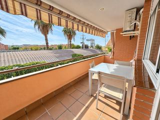 Flat in Los Villares. Piso en venta de 4 dormitorios con terraza, garaje y trastero en