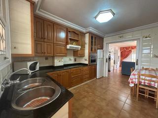 Miete Etagenwohnung in Carrús Oeste. Piso de alquiler con ascensor y balcon