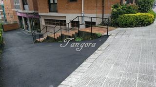 Parking voiture  Telletxe kalea. Parcela de garaje para varias motos o para coche pequño en el ce
