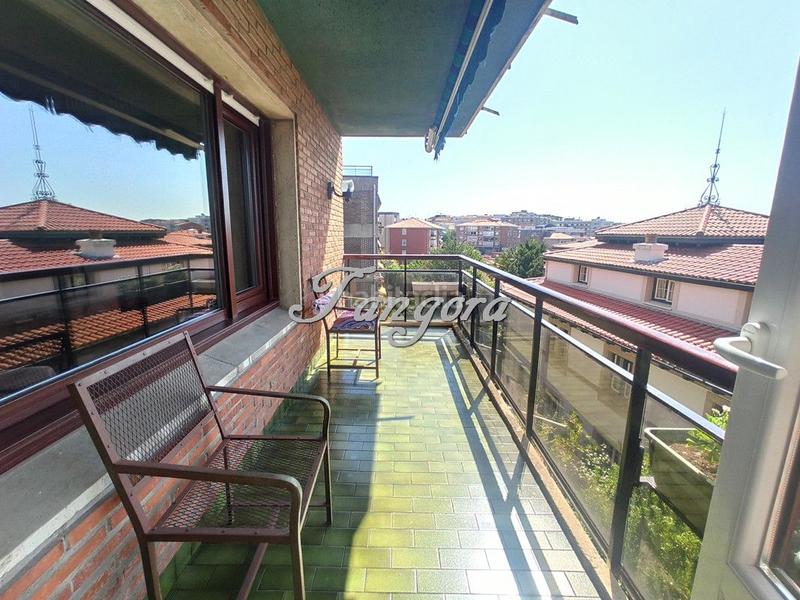 Foto 89221386-9a65-4e87-9643-12e152a17fa7. Pis amb calefacció aparcament a Usategui Getxo
