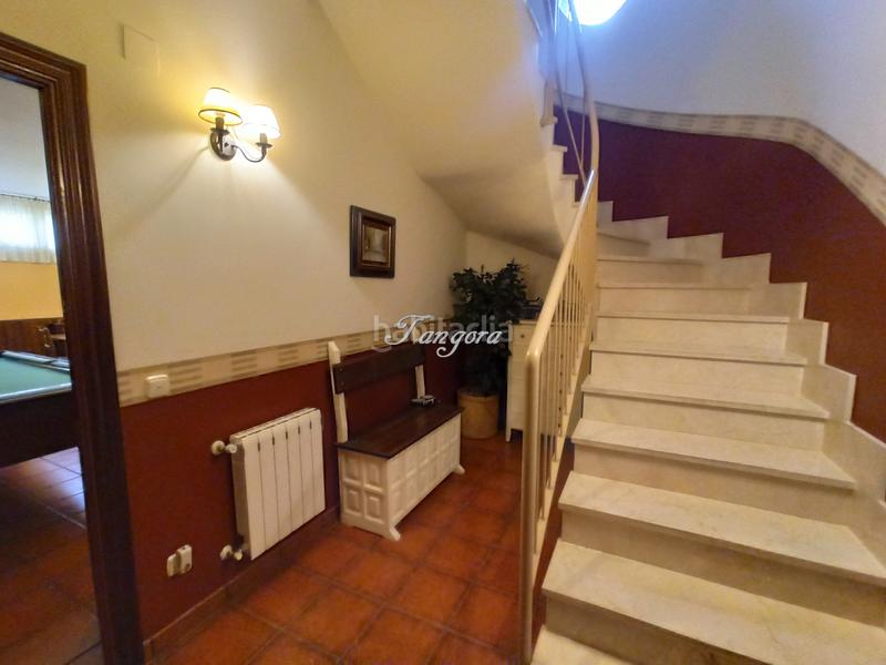 Foto 048b6147-9da9-4451-8f77-a43b6919e988. Xalet amb xemeneia aparcament a santa maría de Getxo Getxo