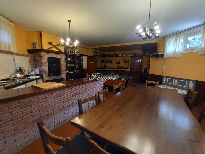 Foto 1295c6ab-0f69-4fcd-bcfd-0d8cb40ad39f. Xalet amb xemeneia aparcament a santa maría de Getxo Getxo