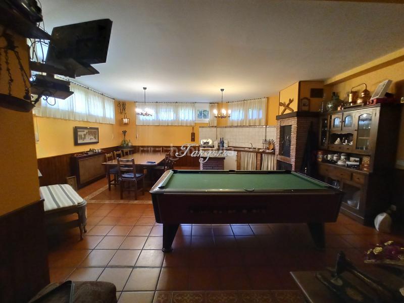 Foto 3a7a6c03-f54e-4fa3-93ce-1bc2eb09540f. Xalet amb xemeneia aparcament a santa maría de Getxo Getxo