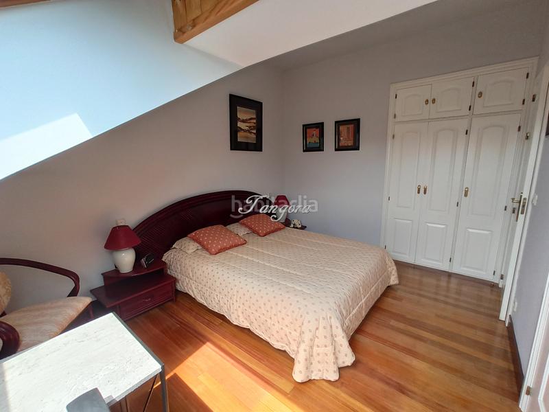 Foto 436feec1-e078-47bf-878b-c9055bb0ebc7. Xalet amb xemeneia aparcament a santa maría de Getxo Getxo