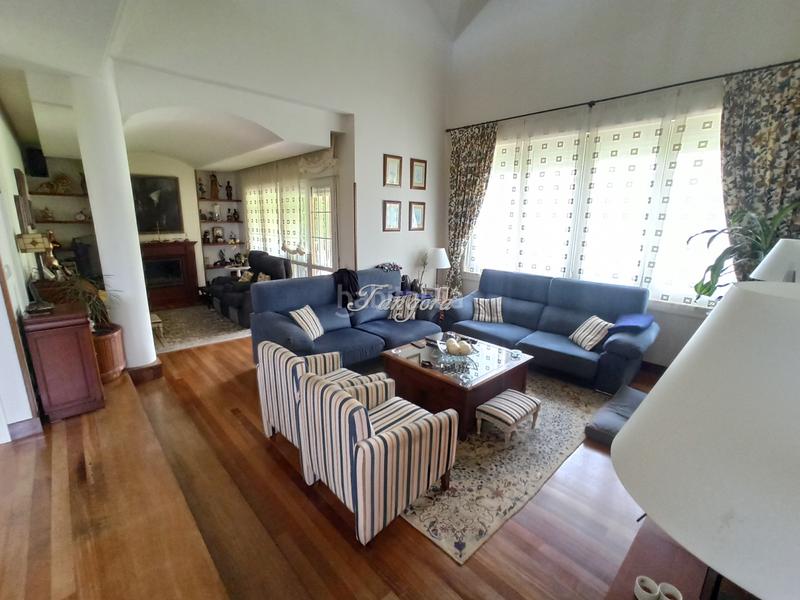 Foto 6fb7f117-cdfb-44b4-ba72-796c54d2cb4f. Xalet amb xemeneia aparcament a santa maría de Getxo Getxo