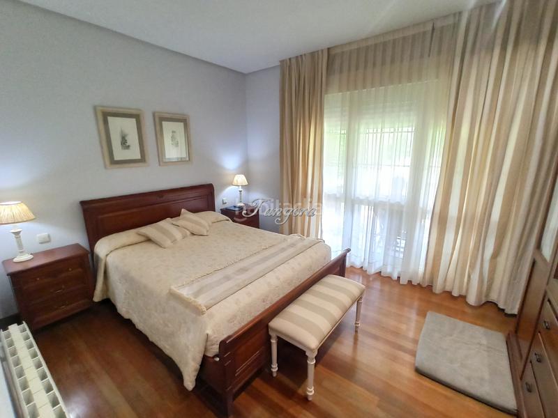 Foto 81d814c5-0566-4978-8ce0-3d85290d32e9. Xalet amb xemeneia aparcament a santa maría de Getxo Getxo