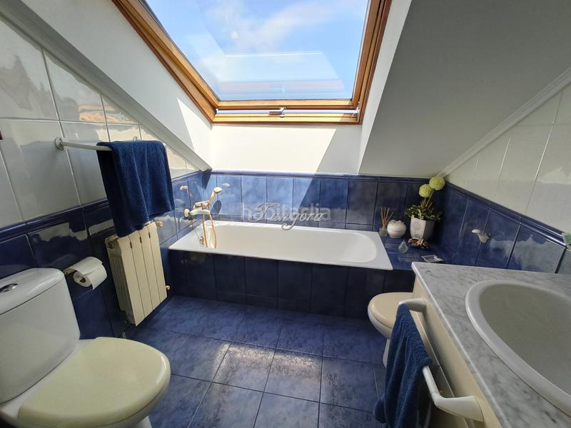 Foto 862914cd-1d21-40f8-8d53-4487a72b8d7f. Xalet amb xemeneia aparcament a santa maría de Getxo Getxo