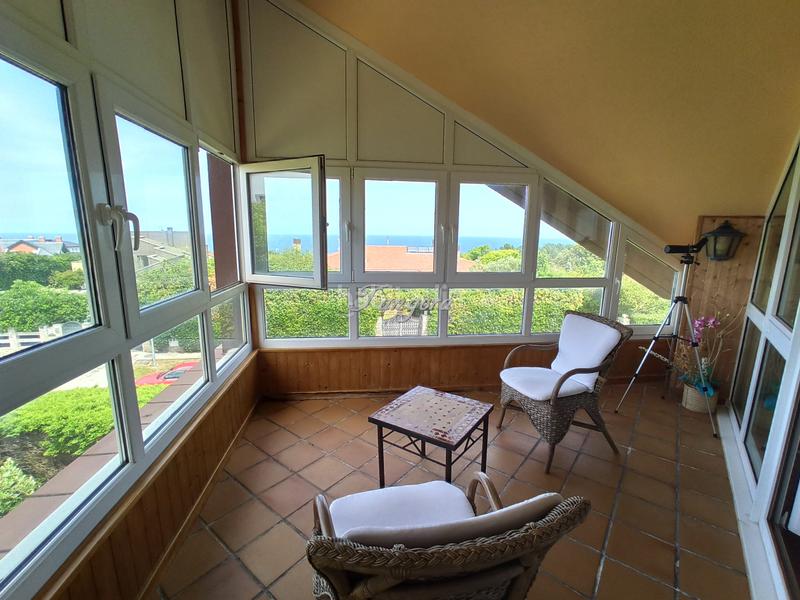 Foto a7f334f4-094d-4e1d-a6cc-50ca6d5122b4. Xalet amb xemeneia aparcament a santa maría de Getxo Getxo