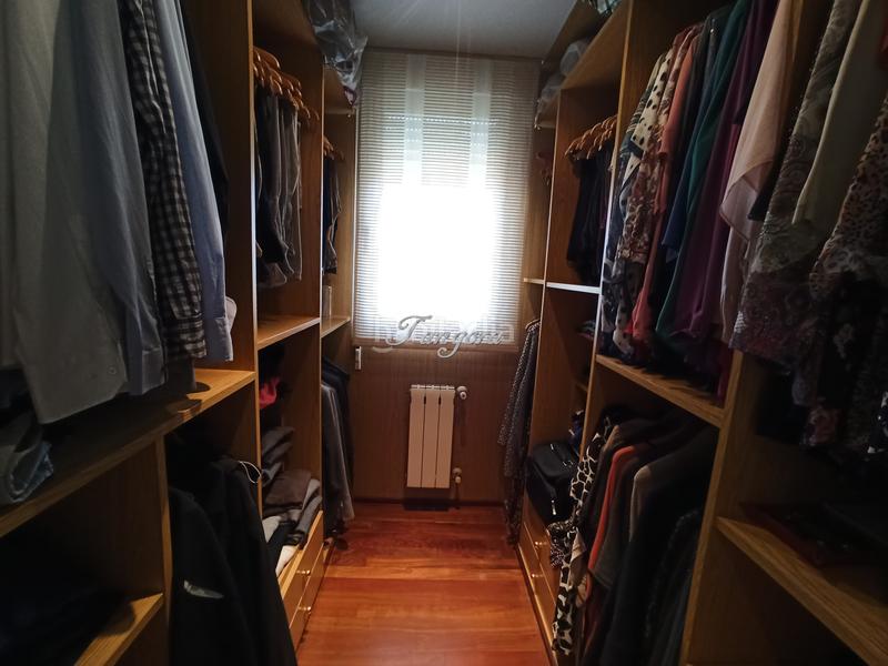 Foto dda4c714-b9da-49ea-b850-67537654b532. Xalet amb xemeneia aparcament a santa maría de Getxo Getxo