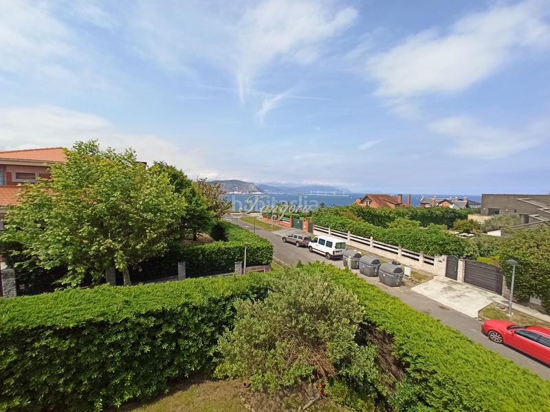 Foto e70c5df0-b2ab-406f-a3e5-f04b9d04b5c2. Xalet amb xemeneia aparcament a santa maría de Getxo Getxo