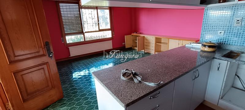 Foto 160bab1e-0fb1-4193-8a1c-5298e277de36. Chalet mit kamin heizung parking in santa maría de Getxo Getxo