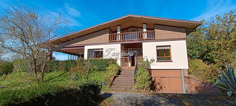 Foto b9562ab4-8e06-47dc-aa54-810d918a4015. Chalet mit kamin heizung parking in santa maría de Getxo Getxo