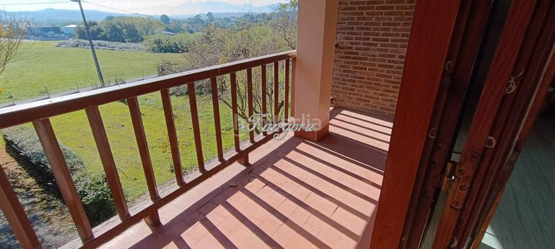 Foto c310c70d-3493-4dd9-a4a4-0a0e2b8cc040. Chalet mit kamin heizung parking in santa maría de Getxo Getxo