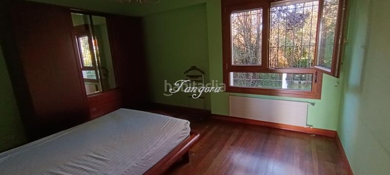 Foto c38b9ea7-1397-4f75-b0b5-797b0d06eb66. Chalet mit kamin heizung parking in santa maría de Getxo Getxo