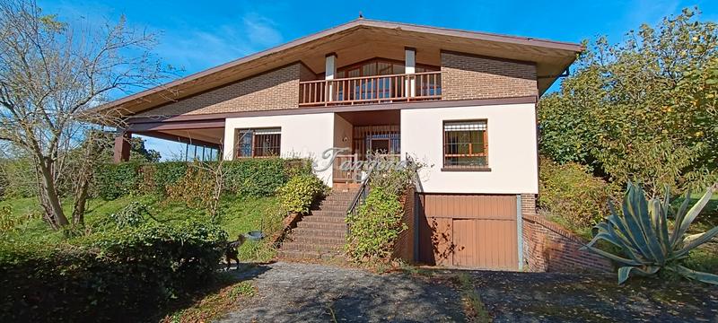 Foto d4504162-97d7-43fa-b3bb-24f7b0572f85. Chalet mit kamin heizung parking in santa maría de Getxo Getxo