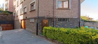 Car parking in Caridad Kalea