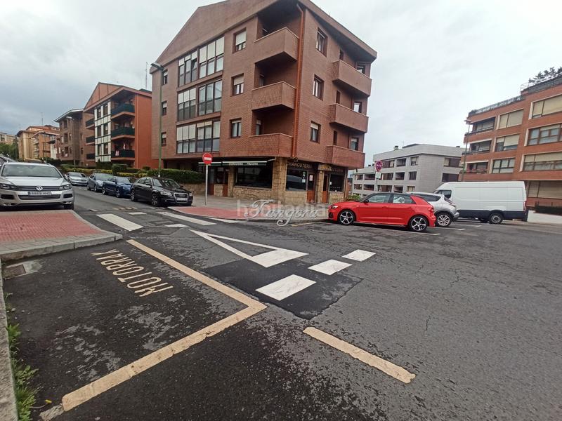 Foto cad60df7-e1ac-47f3-ae31-66f689990a81. Alquiler parking coche en talaieta kalea 16002 se alquila amplísima parcela en talaieta. en Getxo