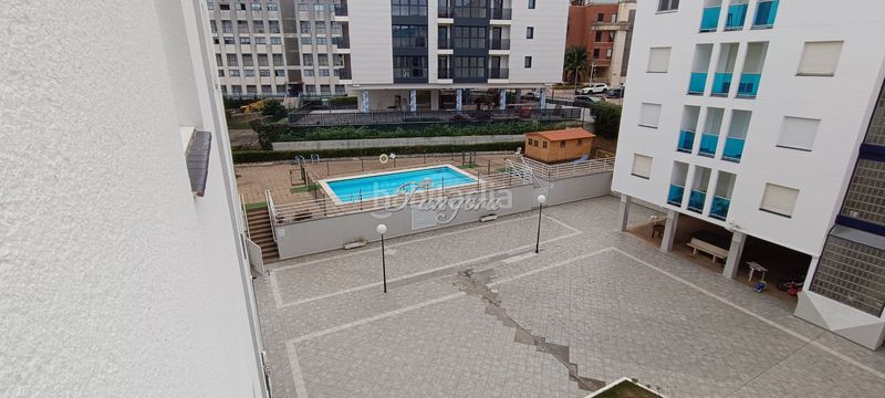 Foto 24fa8d60-2d77-46ae-a38d-2501fbd5c77d. Alquiler piso fantástico piso de tres habitaciones en urbanización con tenis y piscina. en Castro - Urdiales