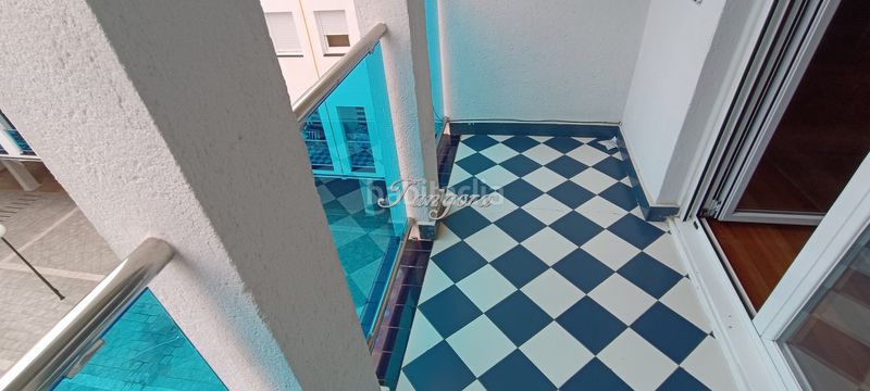 Foto 625d62ce-af57-41d5-a887-63dcf61b68ea. Alquiler piso fantástico piso de tres habitaciones en urbanización con tenis y piscina. en Castro - Urdiales